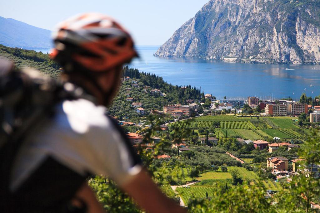 Lake House La Gemma Riva del Garda Luaran gambar